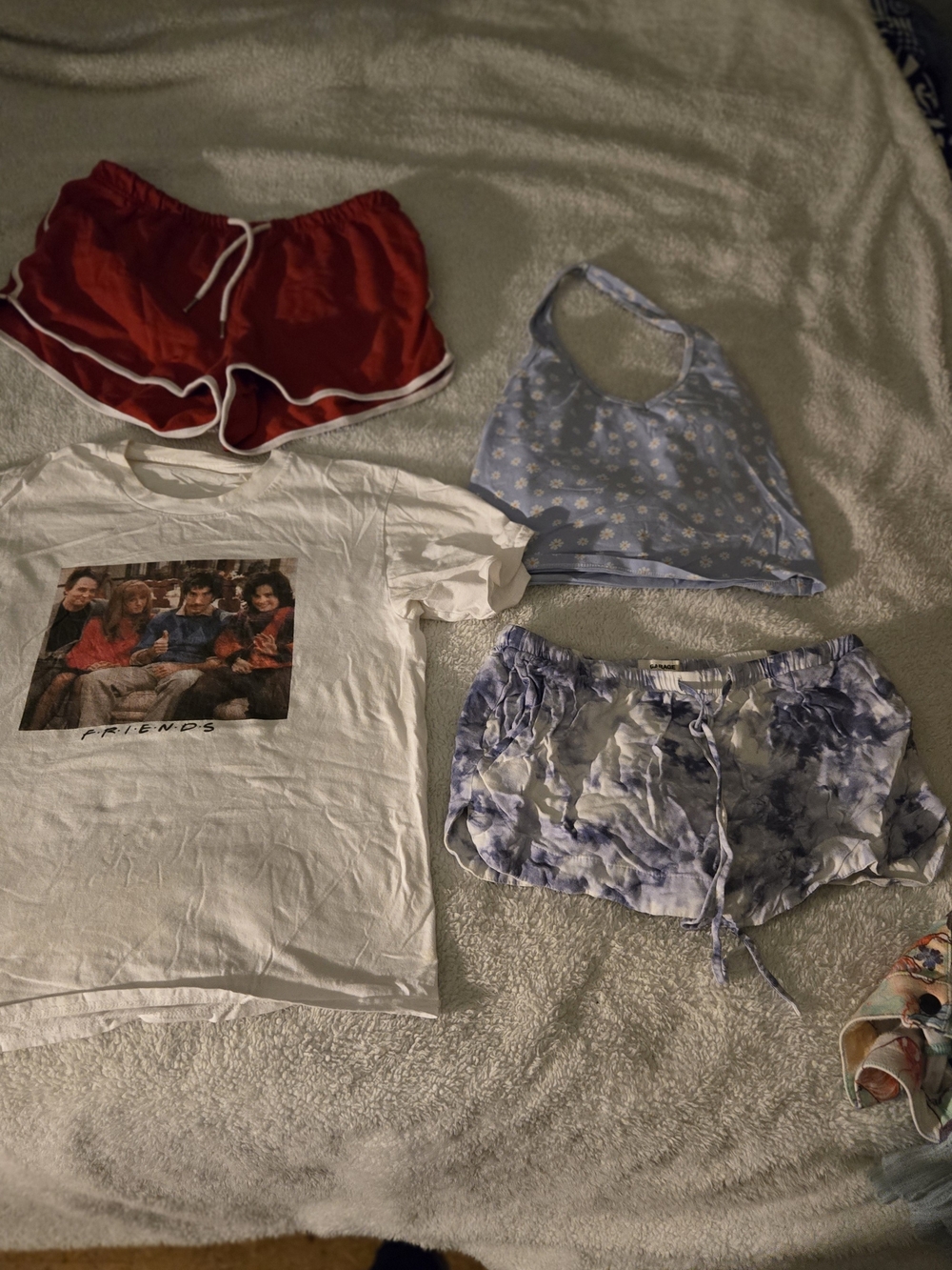 Friends Graphic White Tee & Other Items For Summer Size Xs/Small